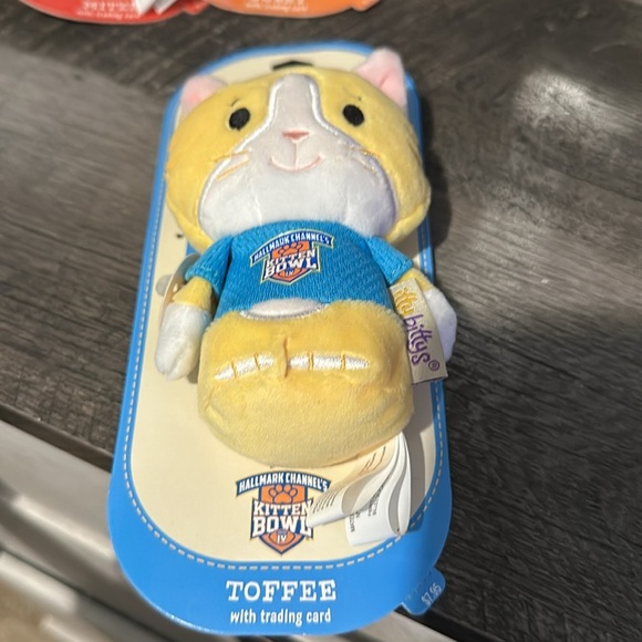 NWT Hallmark Itty Bittys 😻 Cuddles Toffee Cubby Mitzi - Picture 4 of 9